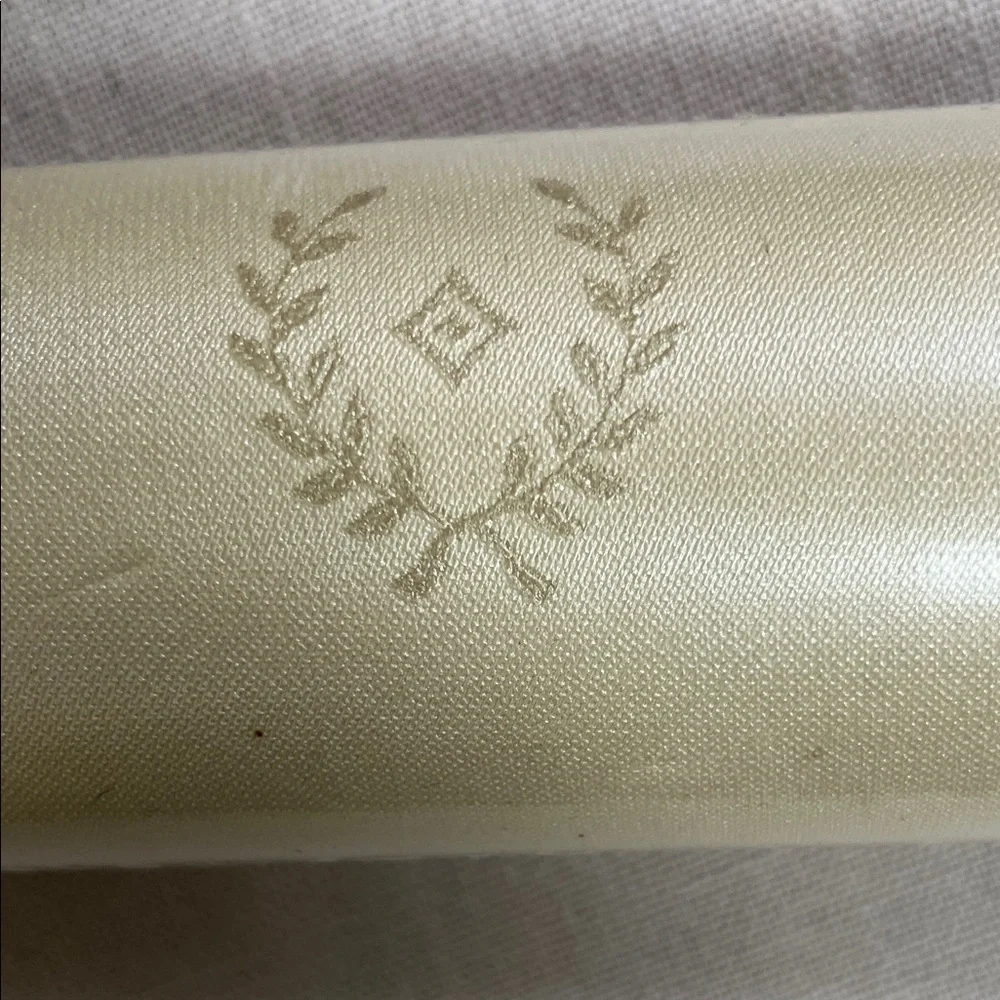 Vintage Elegant Cream Wallpaper Roll